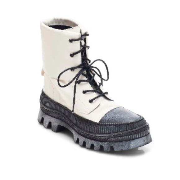 Free People Goldie Lug Sole Lace-Up Boots Black and White Size 8 Women`s - Picture 6 of 6